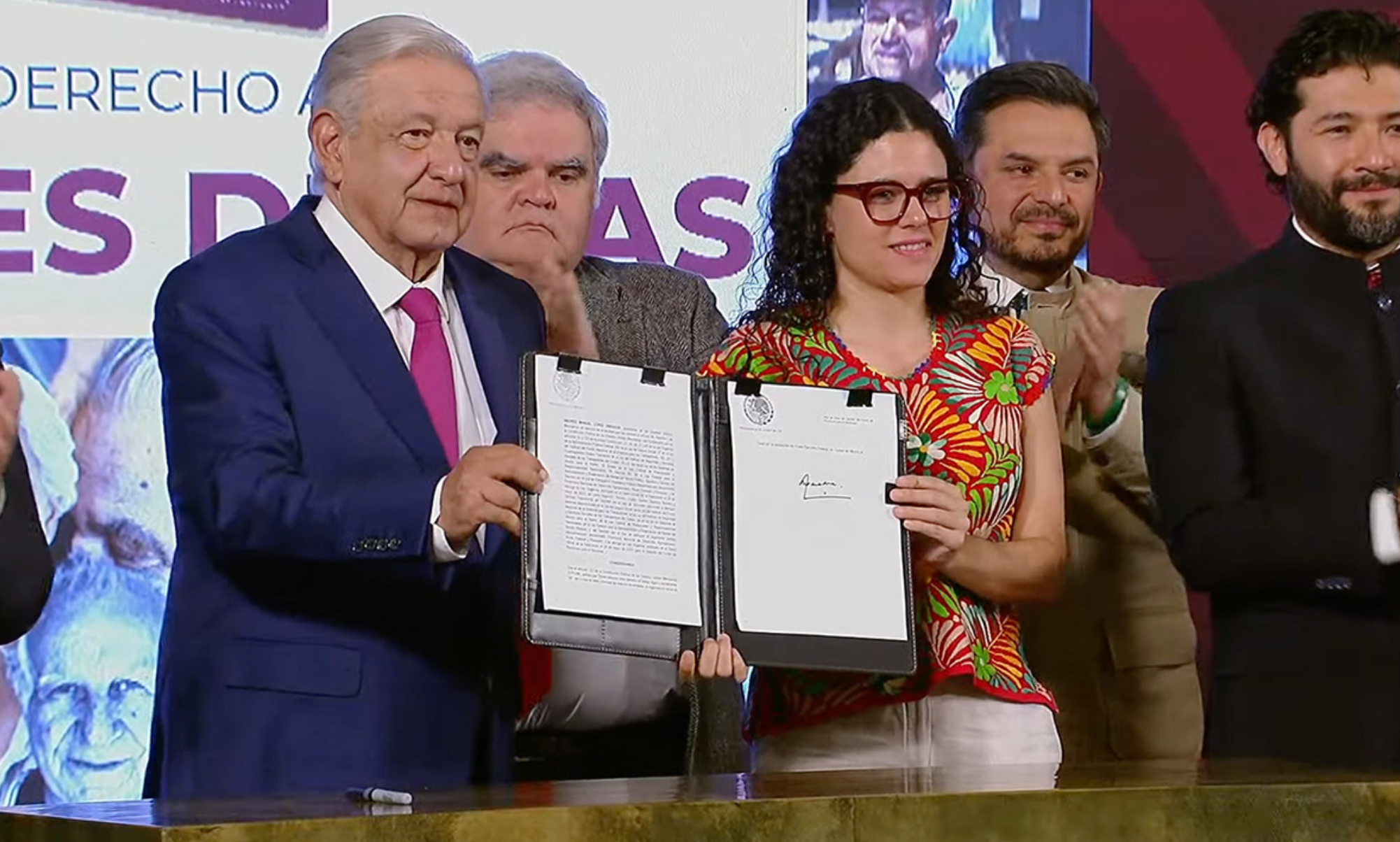 López Obrador firma decreto del Fondo de Pensiones para el Bienestar